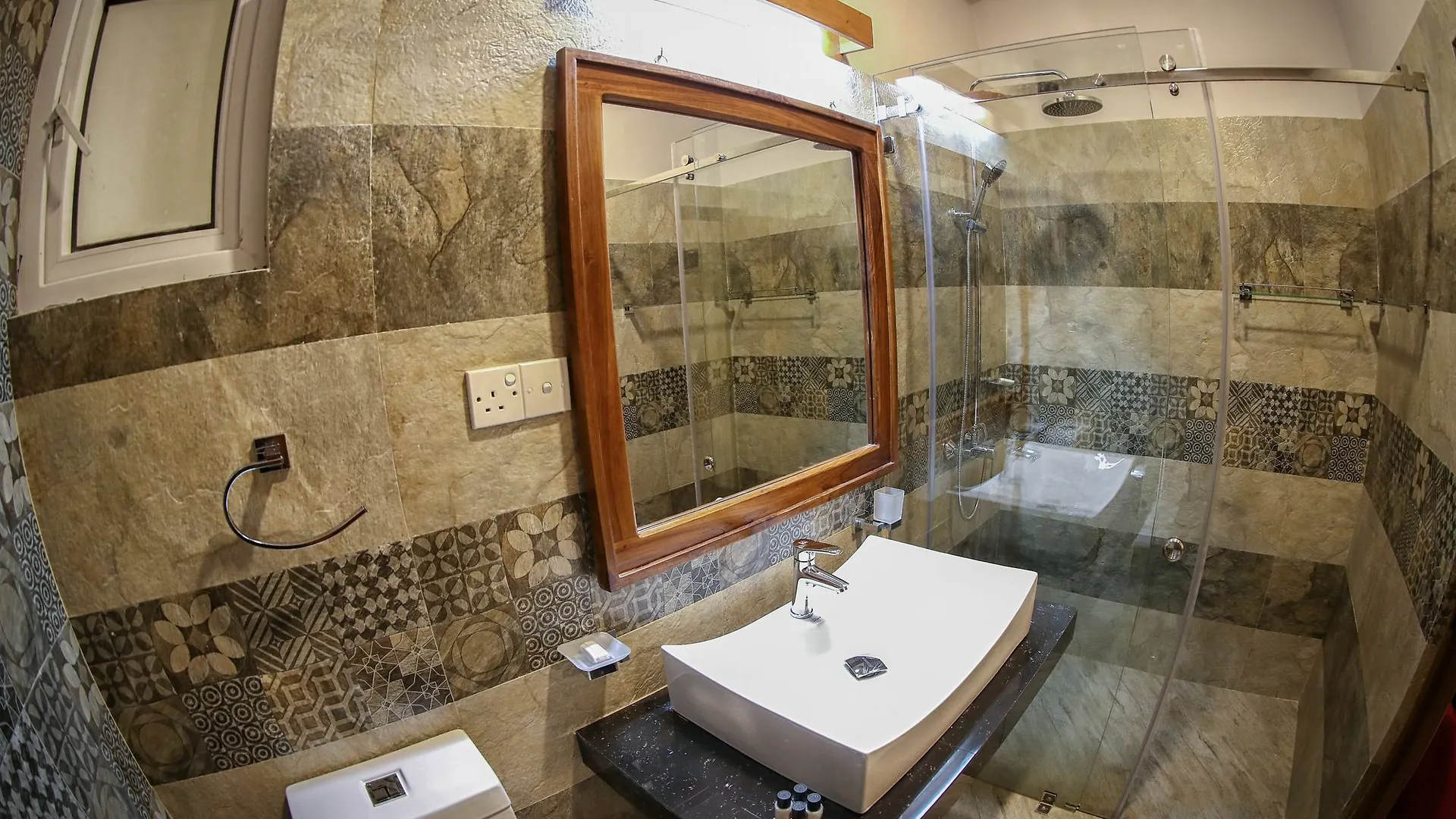 *** Guest house Vendol Maliga Edge Hotel Kandy Sri Lanka