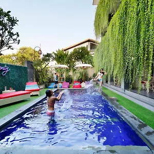 vansari-hotel.ubudhotelsnow.com/